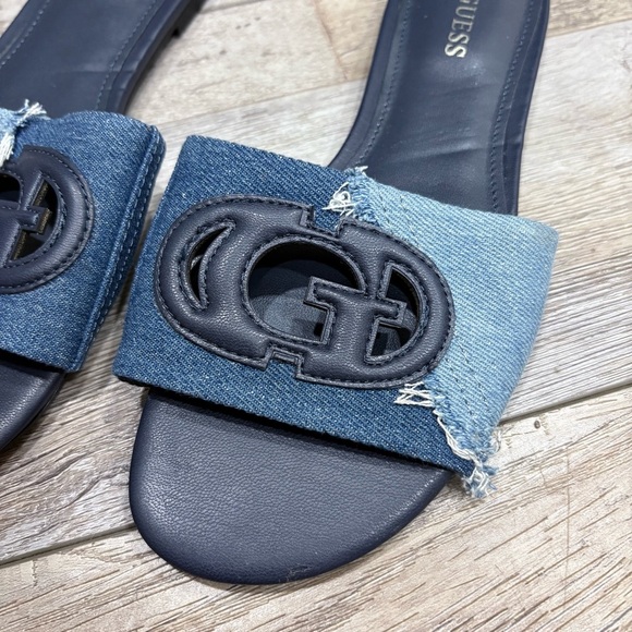 Guess Tashia logo cutout flat slide sandal - Picture 3 of 4